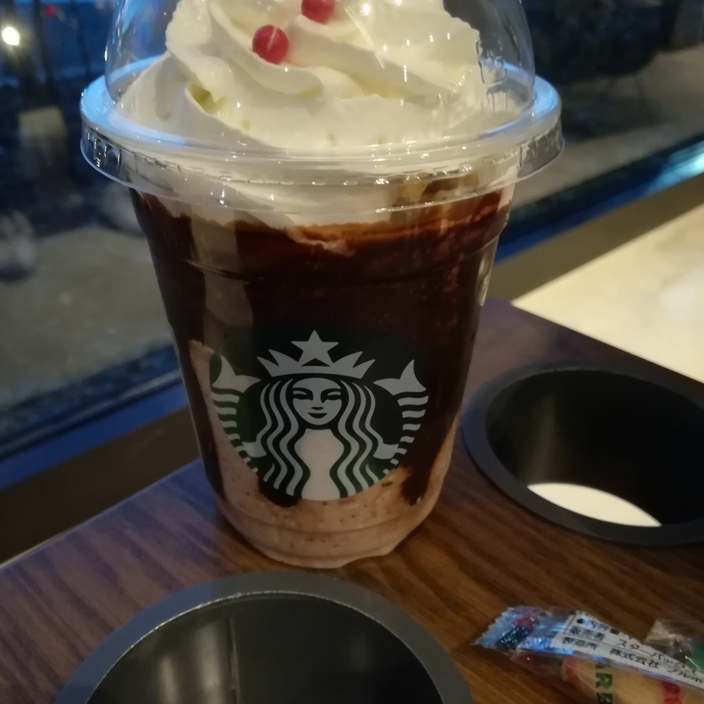 ユーザーが投稿したサンタブーツチョコレートフラペチーノの写真 - 実際訪問したユーザーが直接撮影して投稿した中央北カフェスターバックスコーヒー 上田中央店の写真