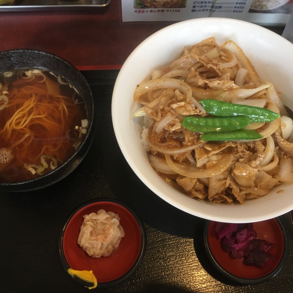 ユーザーが投稿したランチ成龍(豚バラニンニク丼、半ラーメン、焼売、漬物)の写真 - 実際訪問したユーザーが直接撮影して投稿した二俣川中華料理大龍飯店の写真