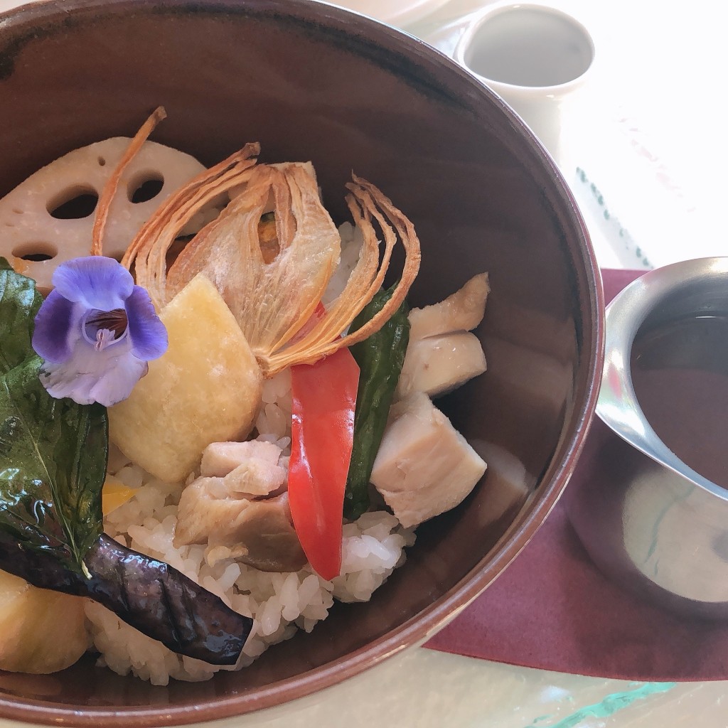 ユーザーが投稿した国産若鶏のスープカレーの写真 - 実際訪問したユーザーが直接撮影して投稿した新港カフェアニヴェルセルカフェの写真