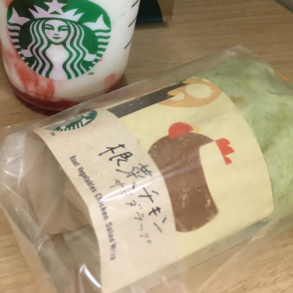 ユーザーが投稿した1 根菜チキン サラダラップの写真 - 実際訪問したユーザーが直接撮影して投稿した神田鍛冶町カフェスターバックスコーヒー 神田駅前店の写真