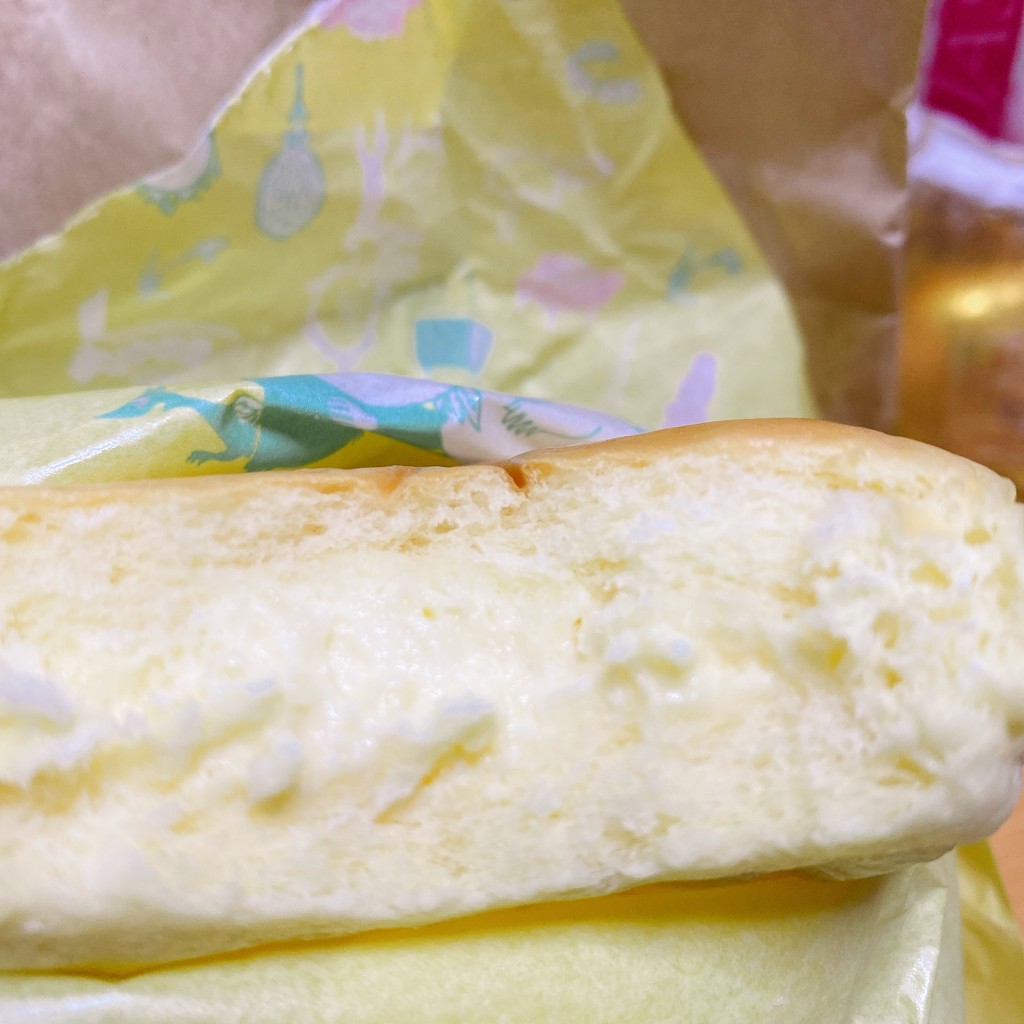 ユーザーが投稿したレモンくりーむパンの写真 - 実際訪問したユーザーが直接撮影して投稿した神田佐久間町ベーカリー八天堂 HACHI PAN CAFEの写真