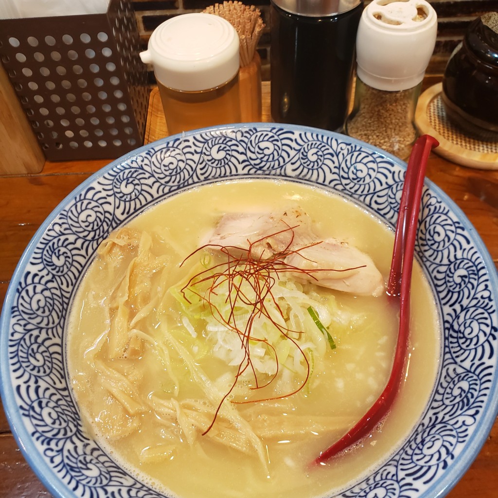 ユーザーが投稿した濃厚鶏白湯ラーメンの写真 - 実際訪問したユーザーが直接撮影して投稿した山王ラーメン / つけ麺麺屋 楽のすけの写真