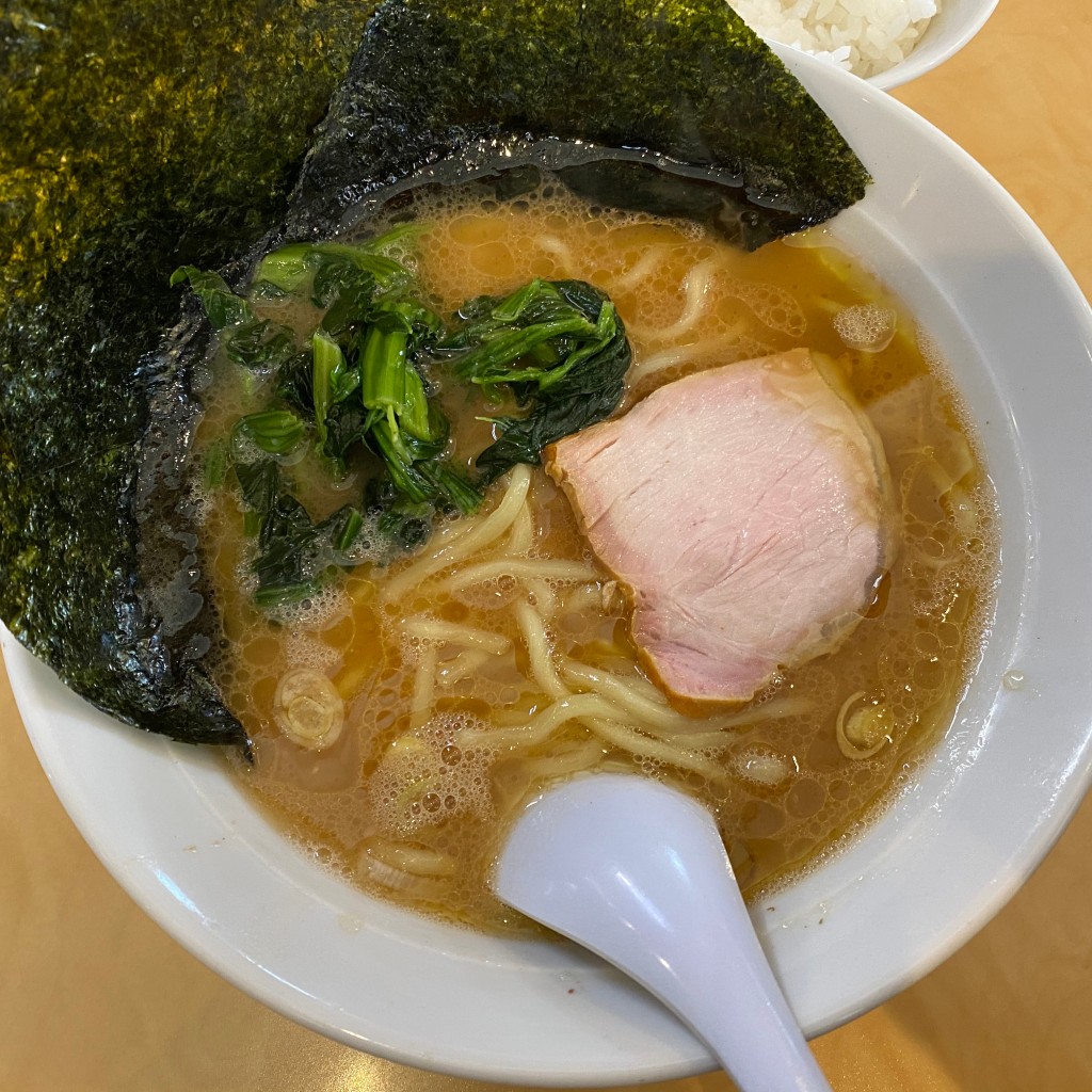 ユーザーが投稿したとんこつ醤油ラーメンの写真 - 実際訪問したユーザーが直接撮影して投稿した深谷中ラーメン専門店ら~めん ぎょうてん屋 GOLD 綾瀬店の写真