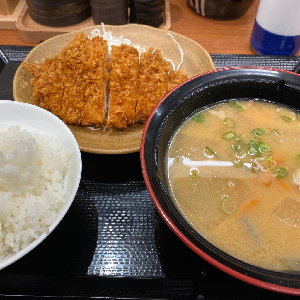 ユーザーが投稿したとん汁定食(ロースカツ)の写真 - 実際訪問したユーザーが直接撮影して投稿した津田町とんかつかつや 島根松江店の写真