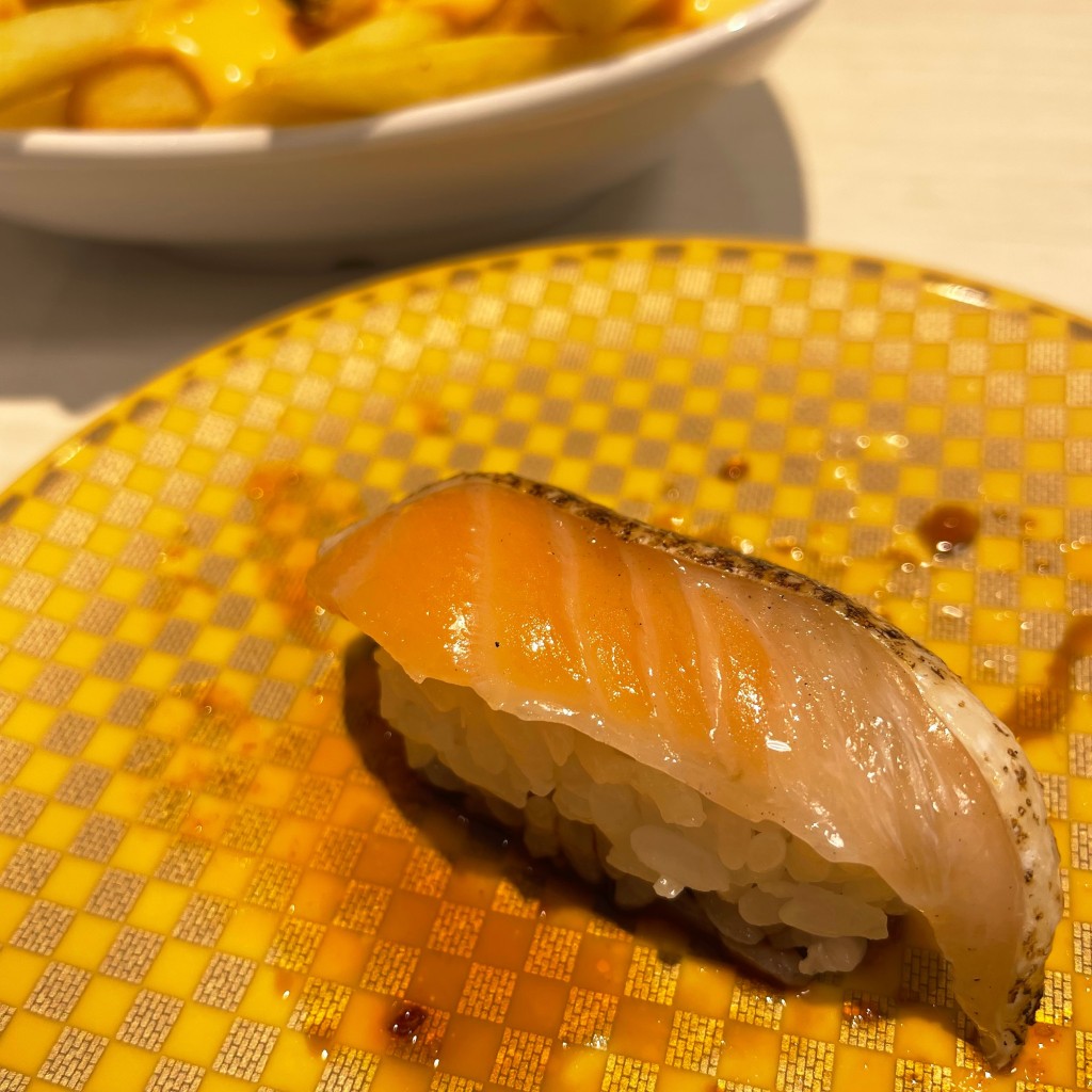 ユーザーが投稿したサーモンペッパーマヨ炙りの写真 - 実際訪問したユーザーが直接撮影して投稿した藤江寿司魚べい 西明石店の写真