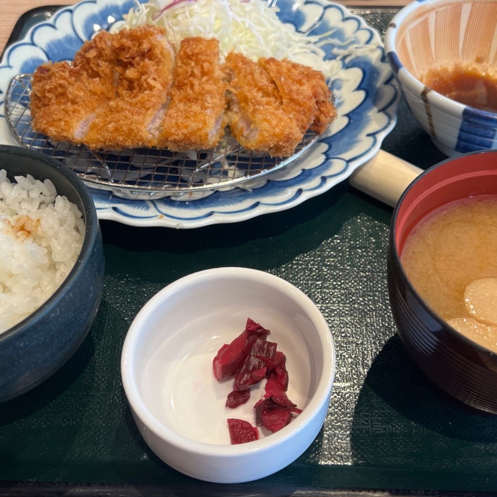 ユーザーが投稿したロースかつ定食の写真 - 実際訪問したユーザーが直接撮影して投稿した東浅川町とんかつかつ楽 イーアス高尾店の写真