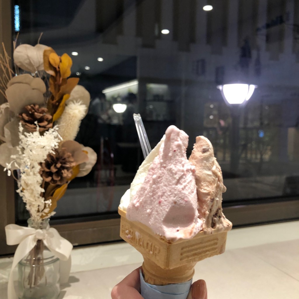 ユーザーが投稿したいちご&オブセ牛乳の写真 - 実際訪問したユーザーが直接撮影して投稿した銀座アイスクリームリビスコ 銀座店の写真