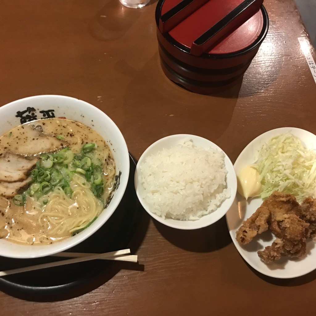 ユーザーが投稿した藤平ラーメン 唐揚げセットの写真 - 実際訪問したユーザーが直接撮影して投稿した大村ラーメン専門店らー麺 藤平 三木店の写真