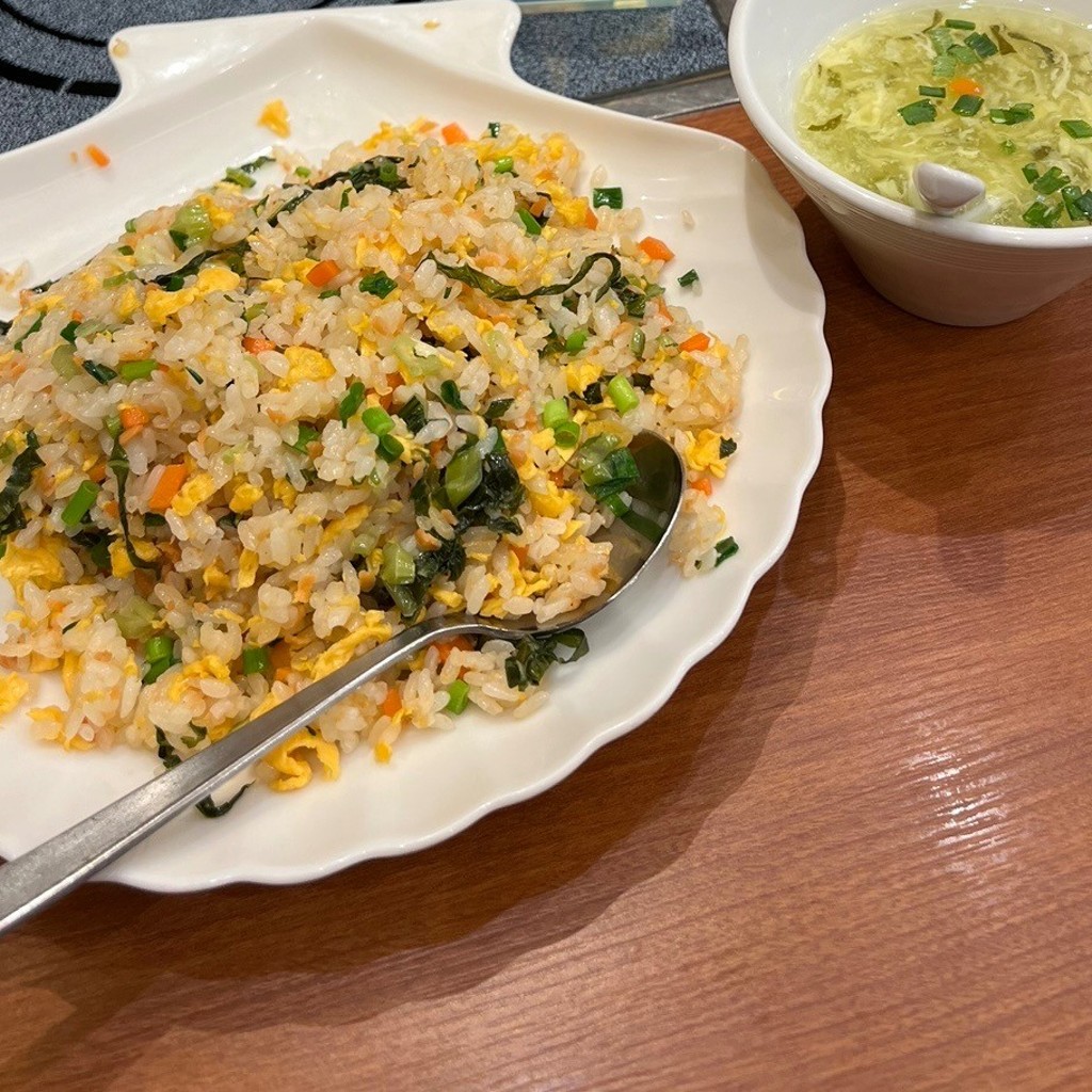 ユーザーが投稿した鮭野沢菜炒飯&小籠包の写真 - 実際訪問したユーザーが直接撮影して投稿した東池袋中華料理聚 サンシャインシティアルパ店の写真