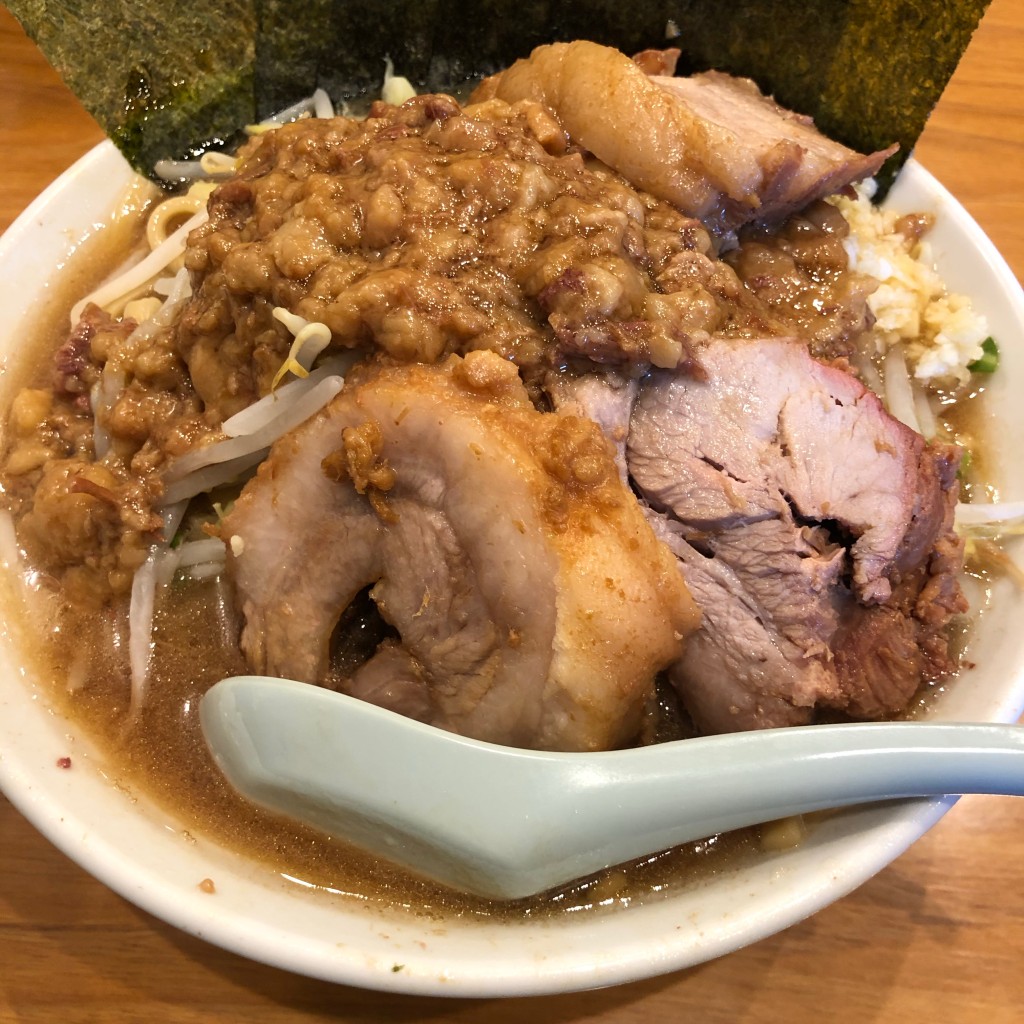 ユーザーが投稿したラーメンチーズ海苔ニンニク油マシマシの写真 - 実際訪問したユーザーが直接撮影して投稿した淵野辺本町ラーメン / つけ麺麺屋 歩夢の写真