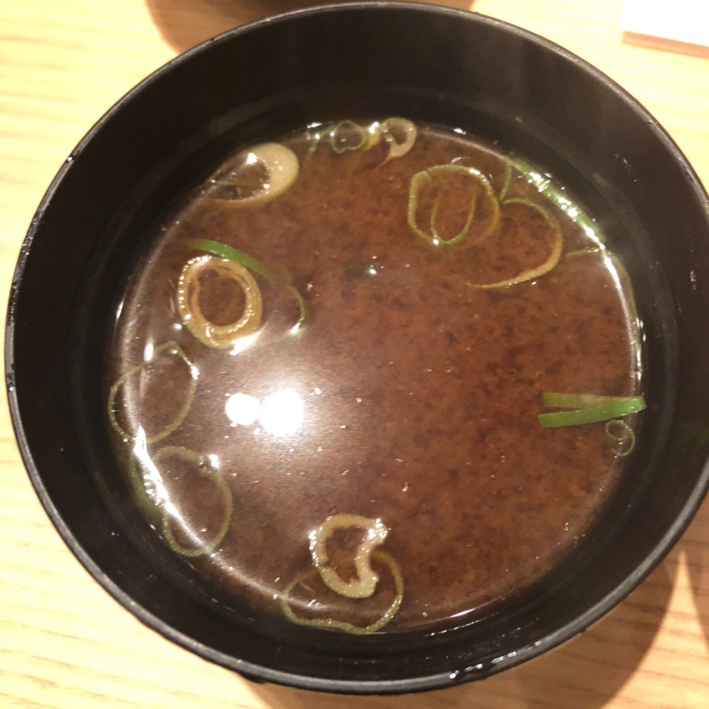 ユーザーが投稿した海鮮三色丼の写真 - 実際訪問したユーザーが直接撮影して投稿した東野田町居酒屋鮨・酒・肴 杉玉 京橋の写真