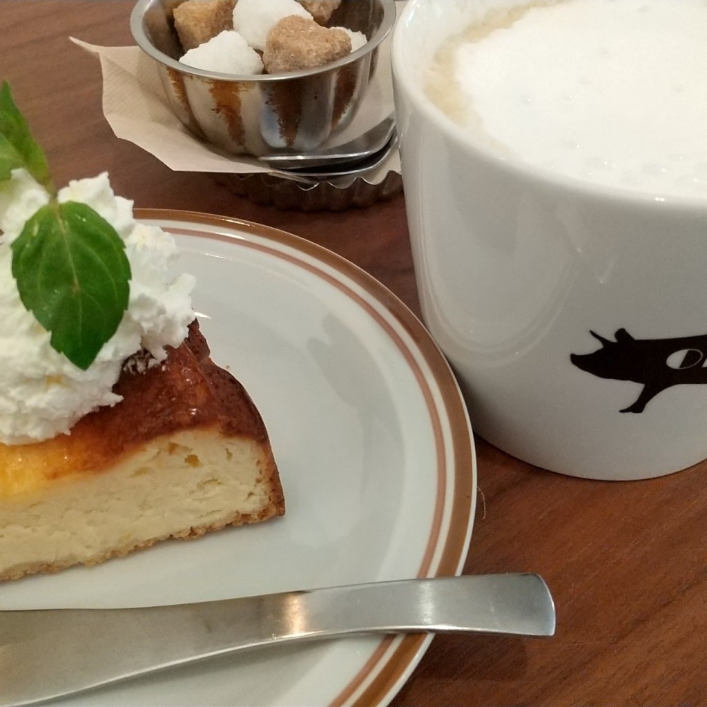 ユーザーが投稿したベイクドチーズケーキの写真 - 実際訪問したユーザーが直接撮影して投稿した松原カフェカフェ オインクの写真