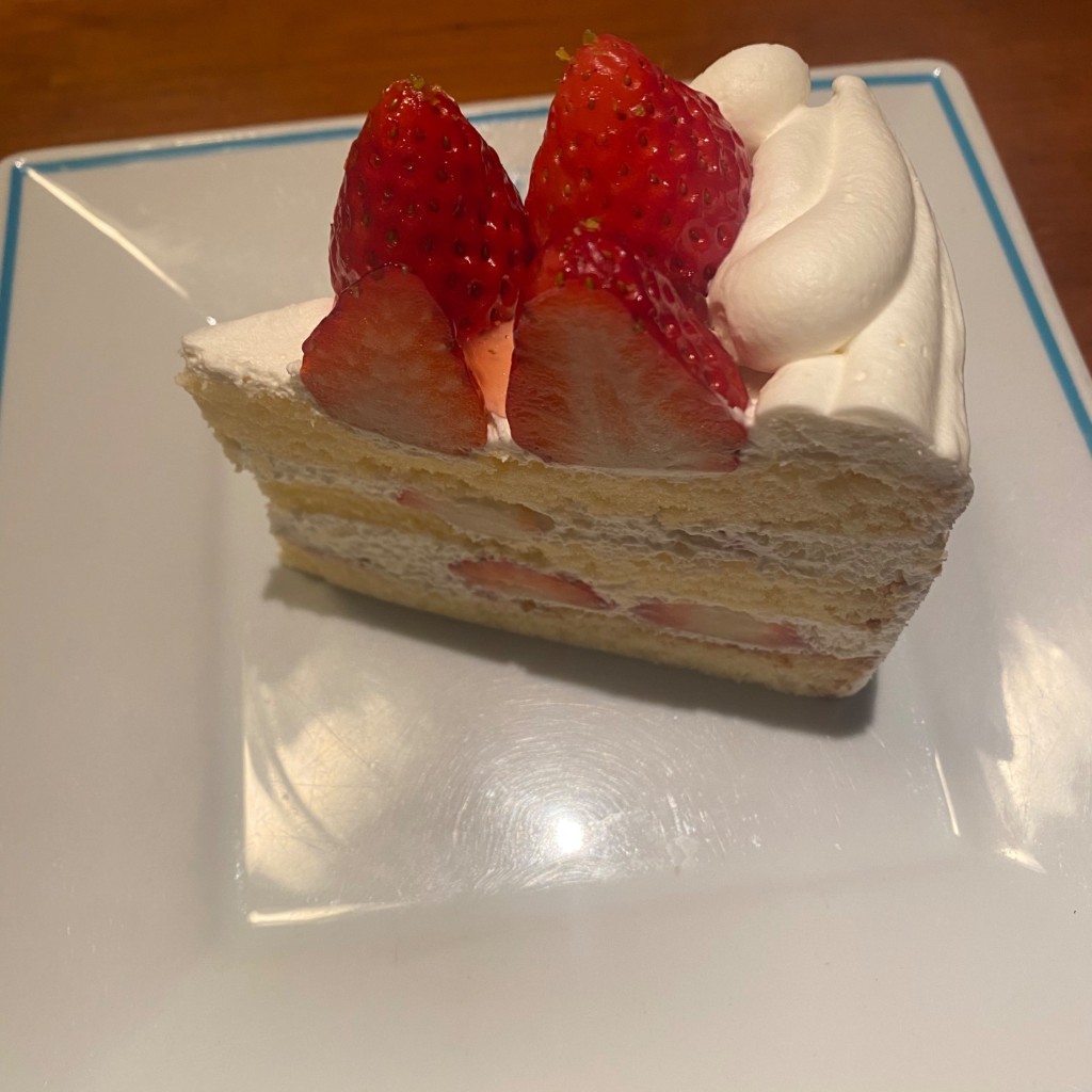 ユーザーが投稿したイチゴのショートケーキの写真 - 実際訪問したユーザーが直接撮影して投稿した古川北カフェSANTO CAFE HANAMIZUKIの写真