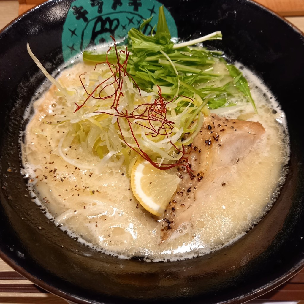 ユーザーが投稿した鶏ぱいたん塩ラーメンの写真 - 実際訪問したユーザーが直接撮影して投稿した高槻町ラーメン / つけ麺みんなのキラメキ★高槻1号の写真