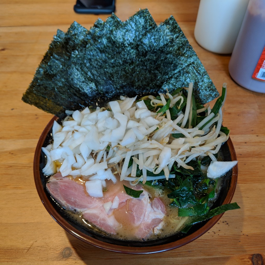 ユーザーが投稿したラーメン(海苔・玉ネギ・ニラもやし)の写真 - 実際訪問したユーザーが直接撮影して投稿した和田ラーメン専門店どんとこい家の写真