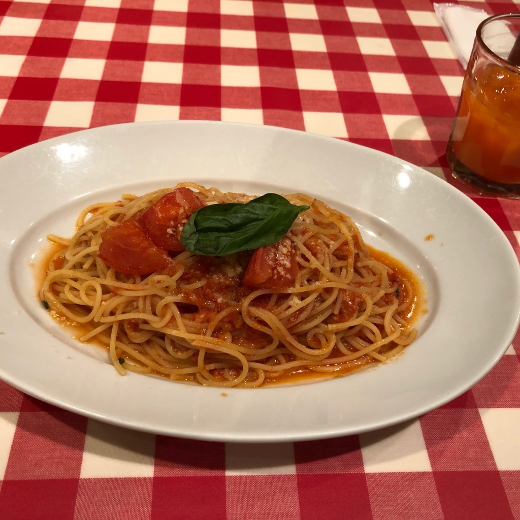 ユーザーが投稿した完熟トマトのチーズ和え ポモドーロの写真 - 実際訪問したユーザーが直接撮影して投稿した神田駿河台イタリアンナポリの下町食堂 お茶の水店の写真