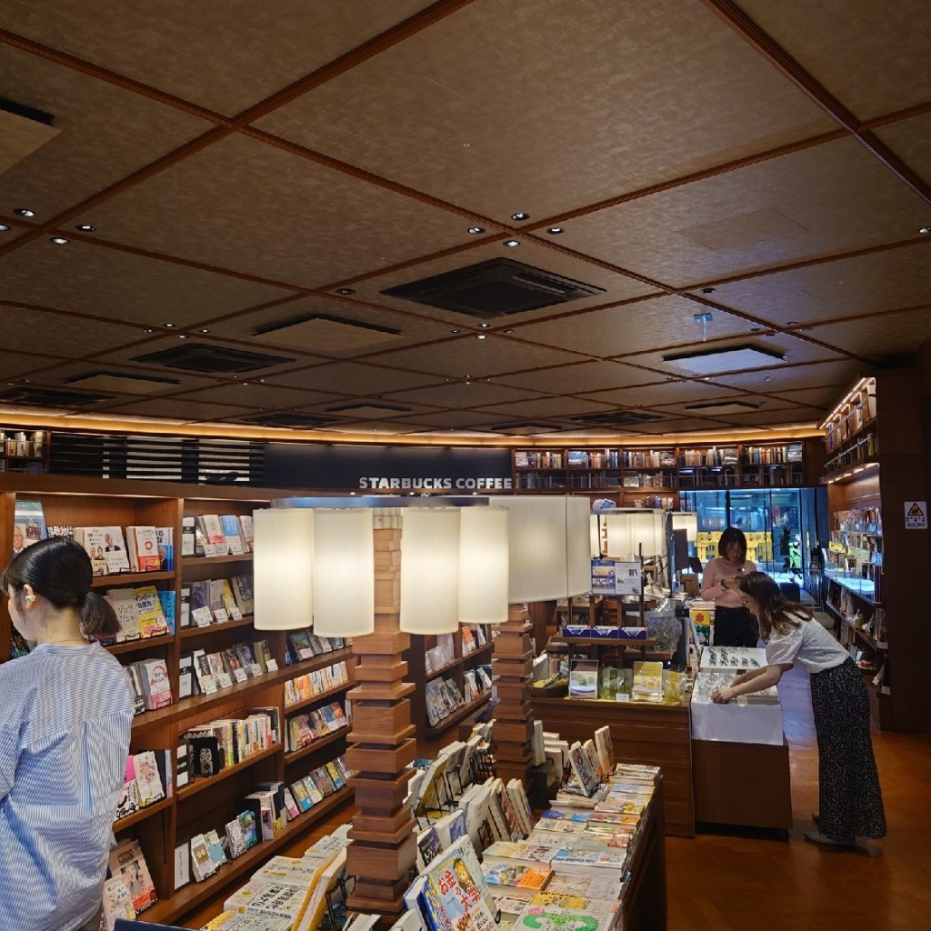 斎村政広さんが投稿した鶴野町レンタルビデオショップのお店TSUTAYA BOOKSTORE 梅田MeRISE/ツタヤ ブックストア ウメダミーライズの写真