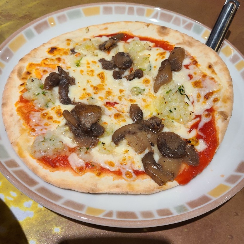 ユーザーが投稿した野菜ときのこのピザの写真 - 実際訪問したユーザーが直接撮影して投稿した豊場イタリアンサイゼリヤ 豊山南店の写真
