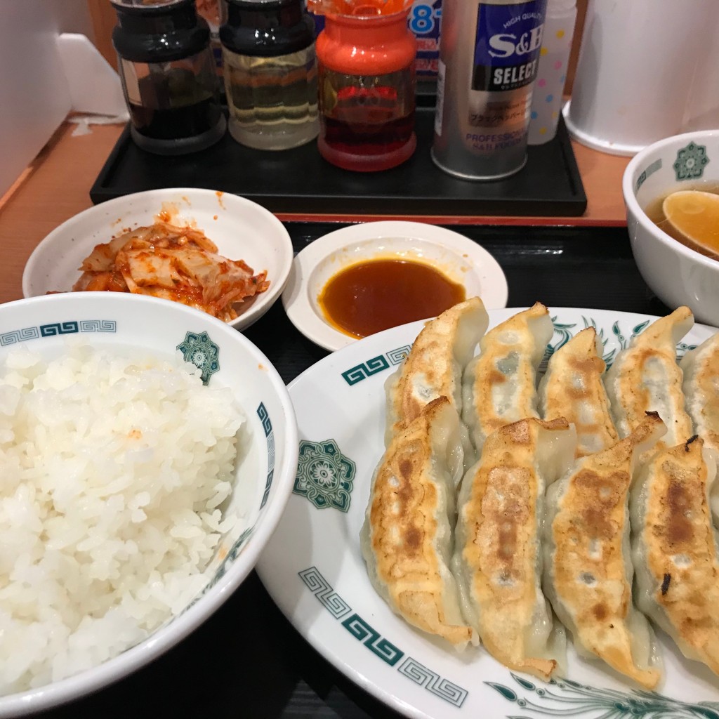 ユーザーが投稿したW餃子定食+キムチの写真 - 実際訪問したユーザーが直接撮影して投稿した芝浦中華料理日高屋 田町東口店の写真