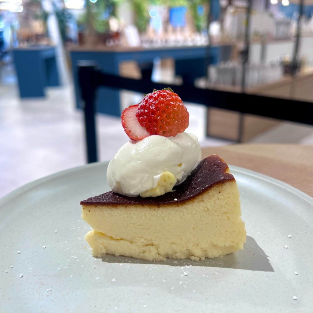 ユーザーが投稿したバスクチーズケーキの写真 - 実際訪問したユーザーが直接撮影して投稿した梅田カフェPATHFINDER XNOBU LUCUA大阪店の写真