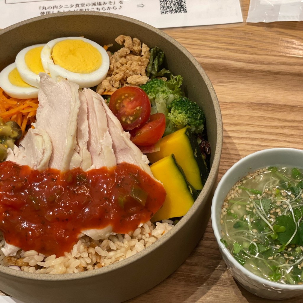 ユーザーが投稿した高タンパクサラダ/養生スープの写真 - 実際訪問したユーザーが直接撮影して投稿した日本橋室町カフェタニタカフェ コレド室町店の写真