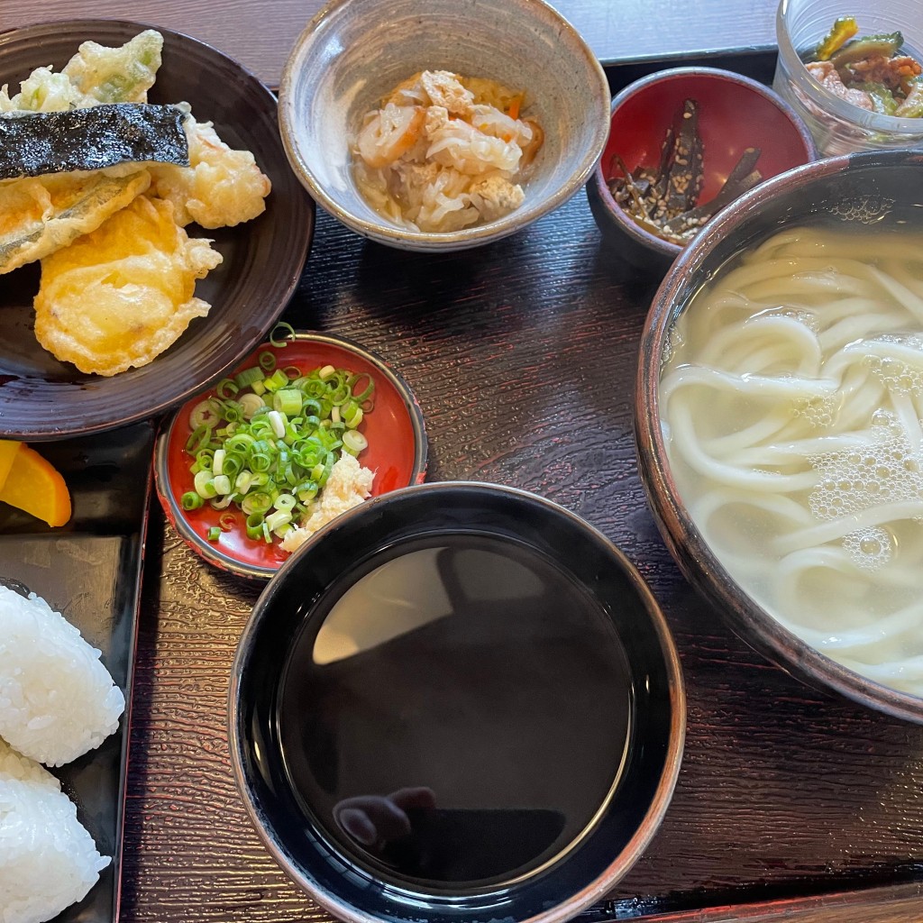 ユーザーが投稿した釜揚げうどん 天ぷら定食の写真 - 実際訪問したユーザーが直接撮影して投稿した撫養町黒崎うどん丸亀の写真