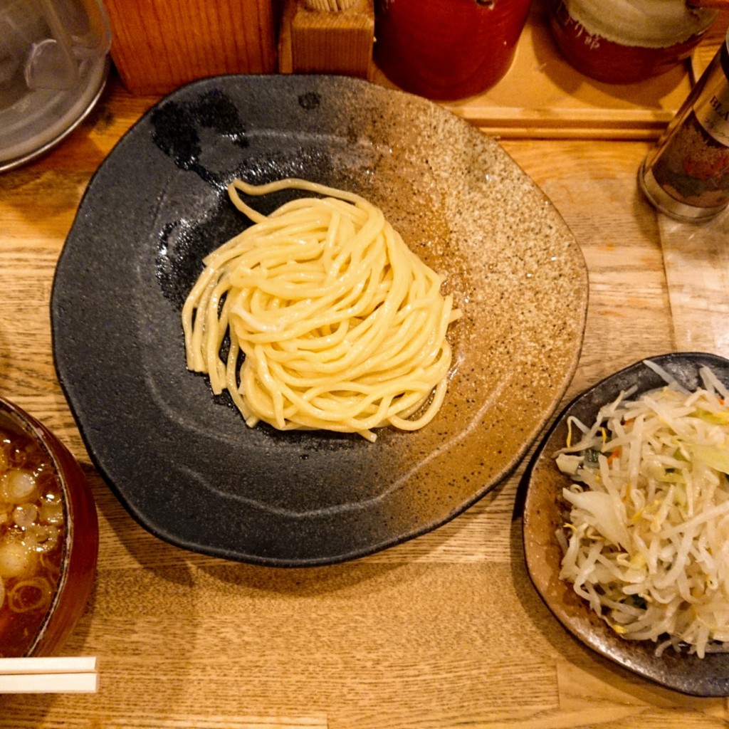 ユーザーが投稿したつけ麺 小盛 野菜トッピングの写真 - 実際訪問したユーザーが直接撮影して投稿した代々木つけ麺専門店つけ麺屋 やすべえ 新宿店の写真