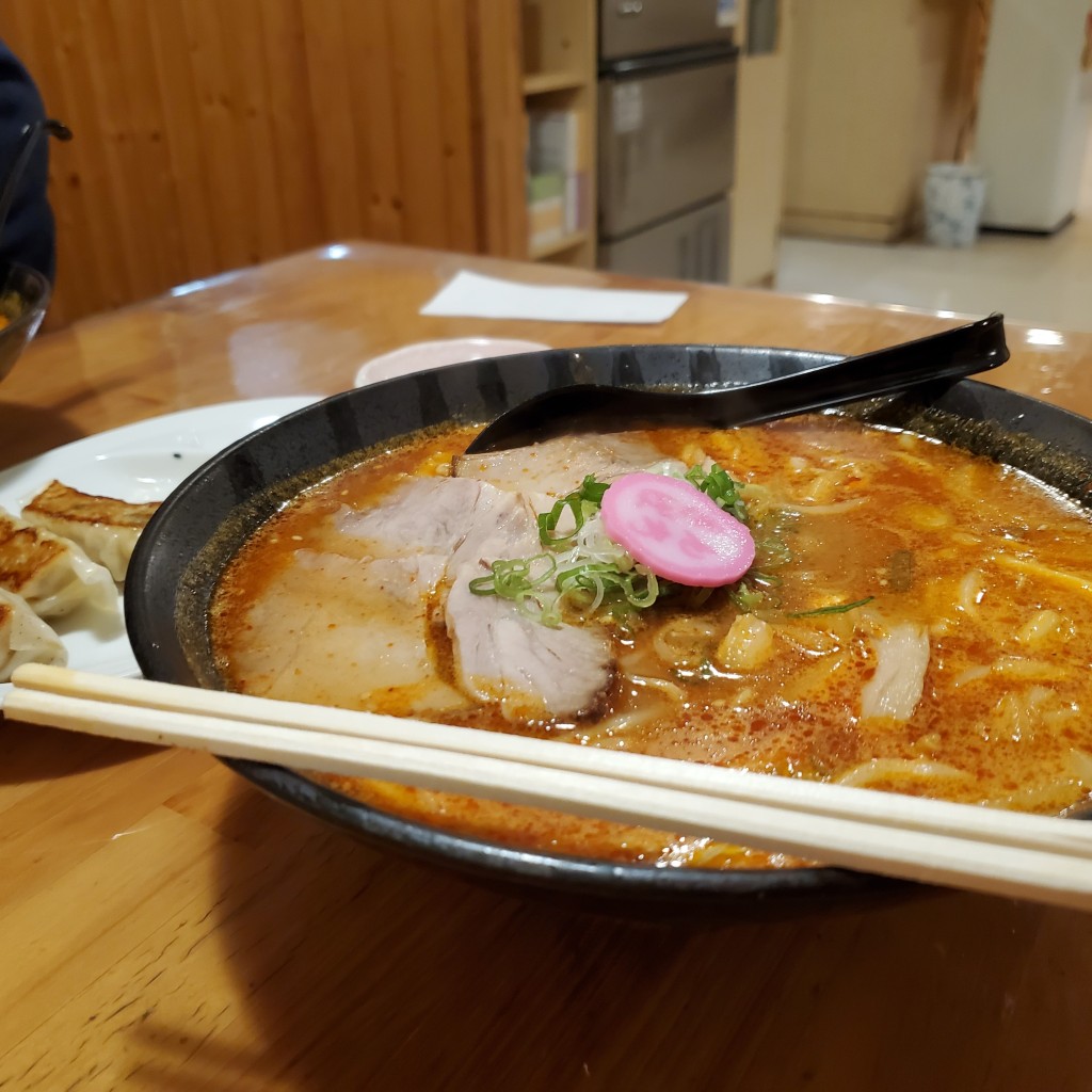 ユーザーが投稿したピリ辛ラーメンの写真 - 実際訪問したユーザーが直接撮影して投稿した東町ラーメン専門店さんぱちラーメン滝川店の写真