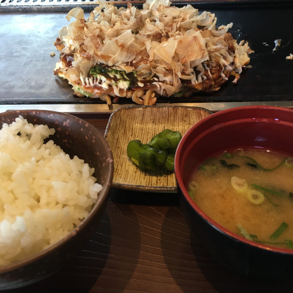 ユーザーが投稿したモダン焼き定食の写真 - 実際訪問したユーザーが直接撮影して投稿した新高お好み焼き下町鉄板 三国の写真