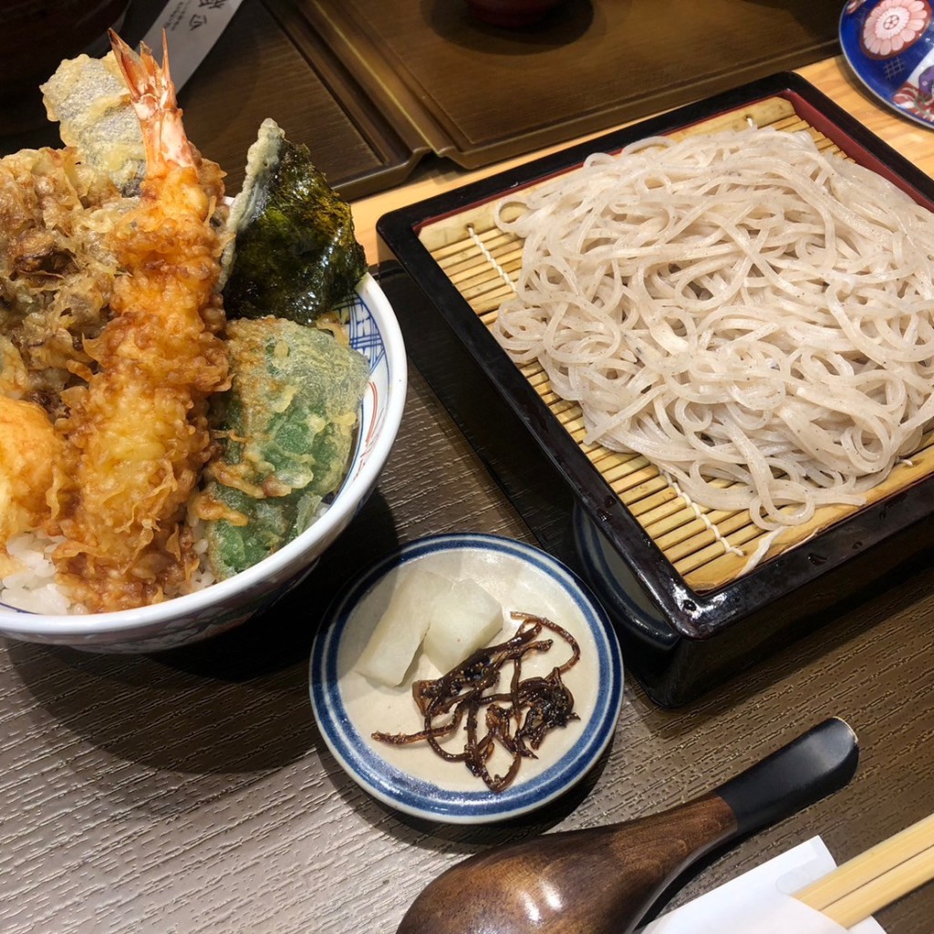 ユーザーが投稿した天丼とせいろ定食の写真 - 実際訪問したユーザーが直接撮影して投稿したあゆみ野和食 / 日本料理天然大海老天丼 自家製おうどん 白狐の写真