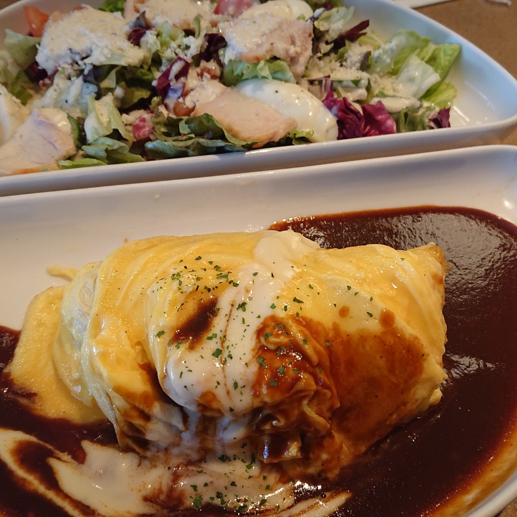 ユーザーが投稿したオムライス&シーザーサラダの写真 - 実際訪問したユーザーが直接撮影して投稿した神戸空港洋食神戸洋食キッチンの写真