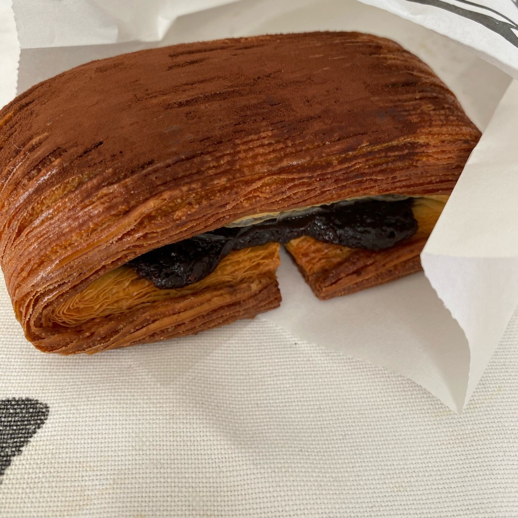 ユーザーが投稿したパン スイス ショコラの写真 - 実際訪問したユーザーが直接撮影して投稿した安城町ベーカリーパンのトラ 安城店の写真