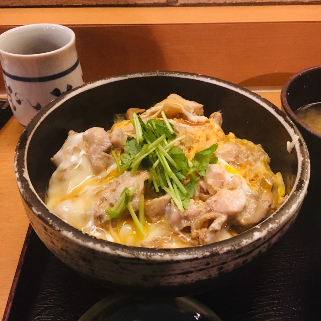 ユーザーが投稿した奥久慈卵親子丼の写真 - 実際訪問したユーザーが直接撮影して投稿した西新宿焼鳥鳥元 新宿西口店の写真