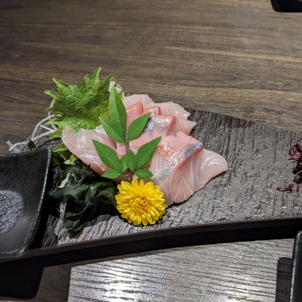 ユーザーが投稿したカンパチのお造りの写真 - 実際訪問したユーザーが直接撮影して投稿した六本木居酒屋天ぷらとおでん 個室 天串 六本木店の写真