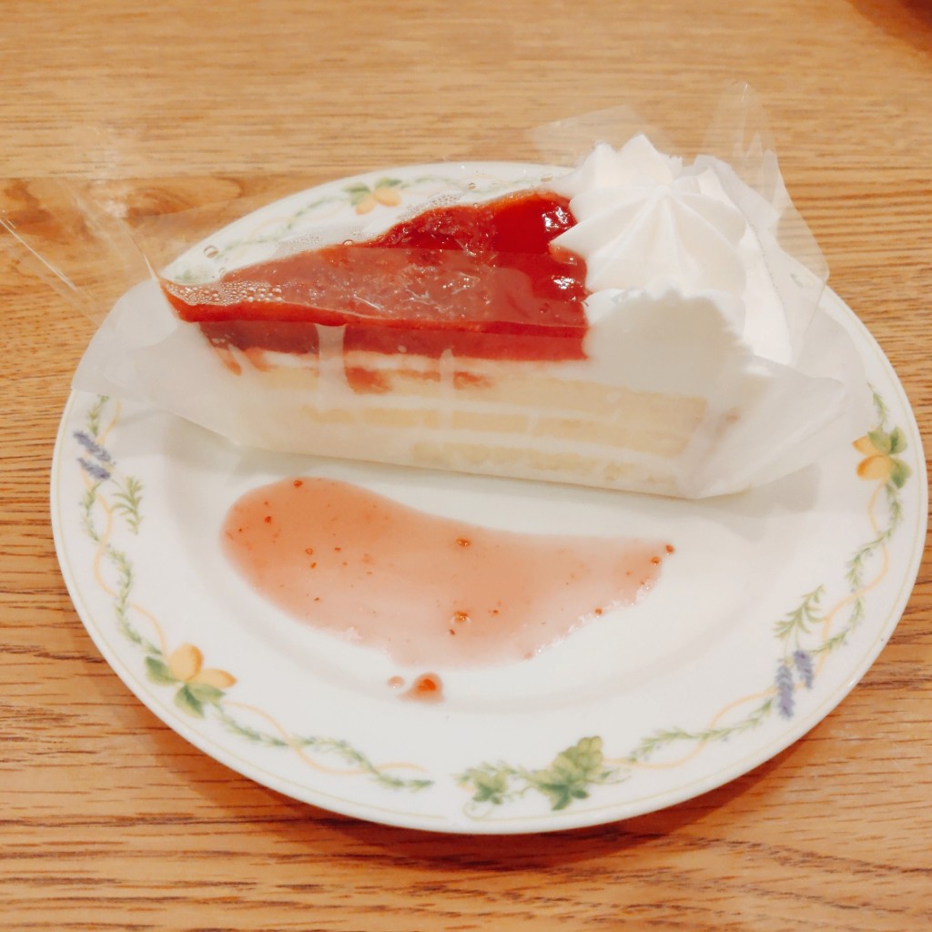 ユーザーが投稿したいちごのショートケーキ ドリンクセットの写真 - 実際訪問したユーザーが直接撮影して投稿した西新宿定食屋お好みダイニング 八寸八卓の写真