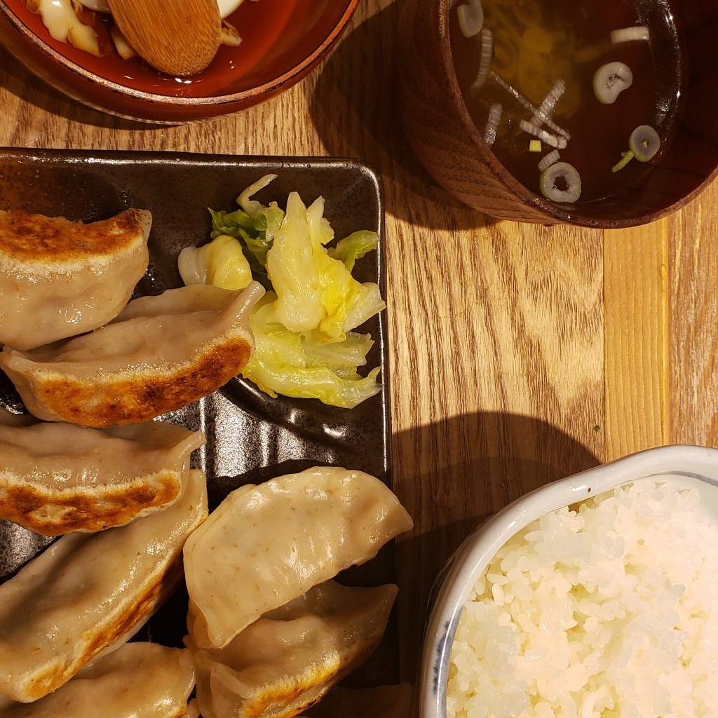 ユーザーが投稿した肉汁焼餃子定食の写真 - 実際訪問したユーザーが直接撮影して投稿した西日暮里餃子肉汁餃子のダンダダン 西日暮里店の写真