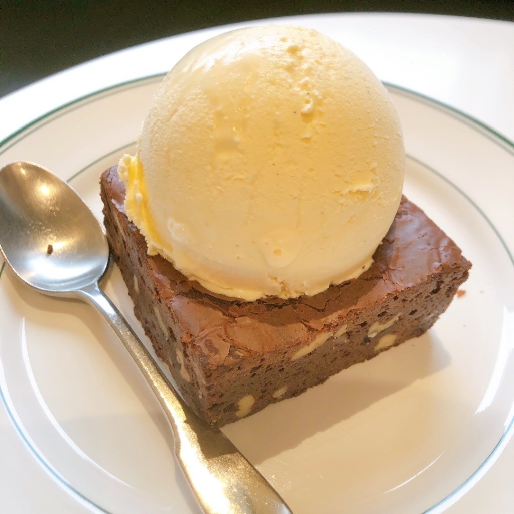 ユーザーが投稿したBrownie&VanillaIceCreamの写真 - 実際訪問したユーザーが直接撮影して投稿した錦カフェラルフズ コーヒー レイヤード久屋大通パークの写真