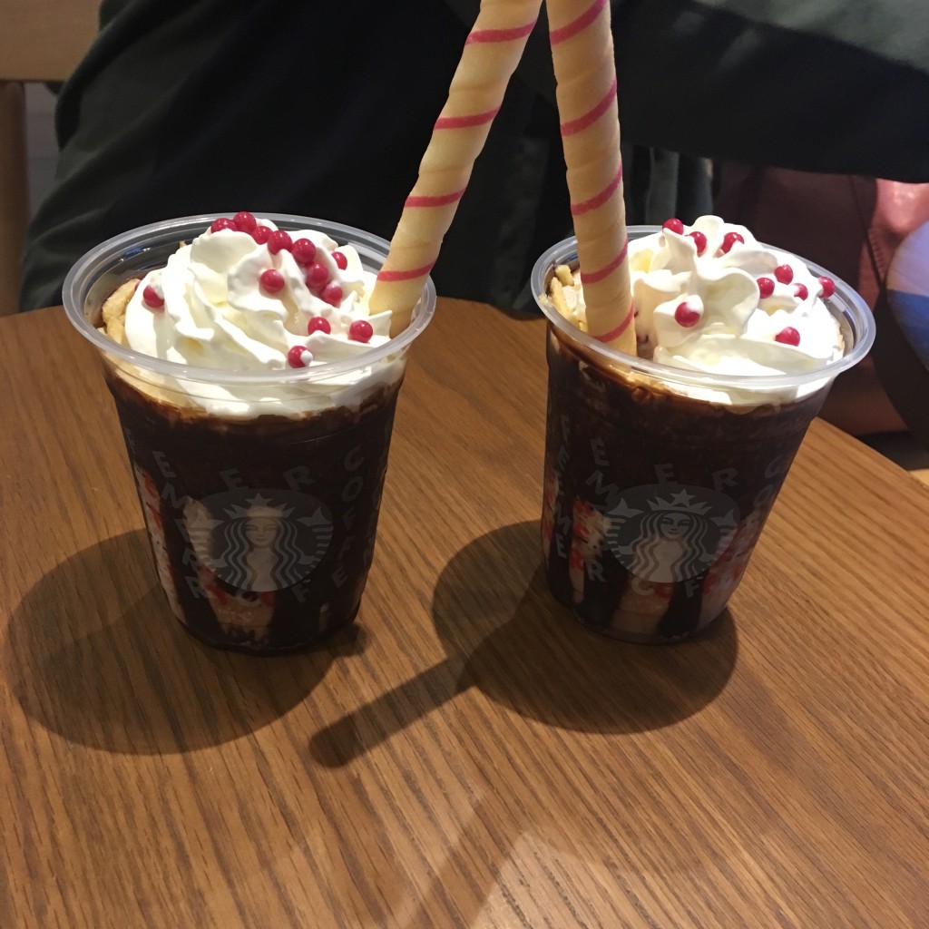 ユーザーが投稿したサンタブーツチョコフラペチーノの写真 - 実際訪問したユーザーが直接撮影して投稿した西大寺東町カフェスターバックスコーヒー 奈良西大寺駅前店の写真