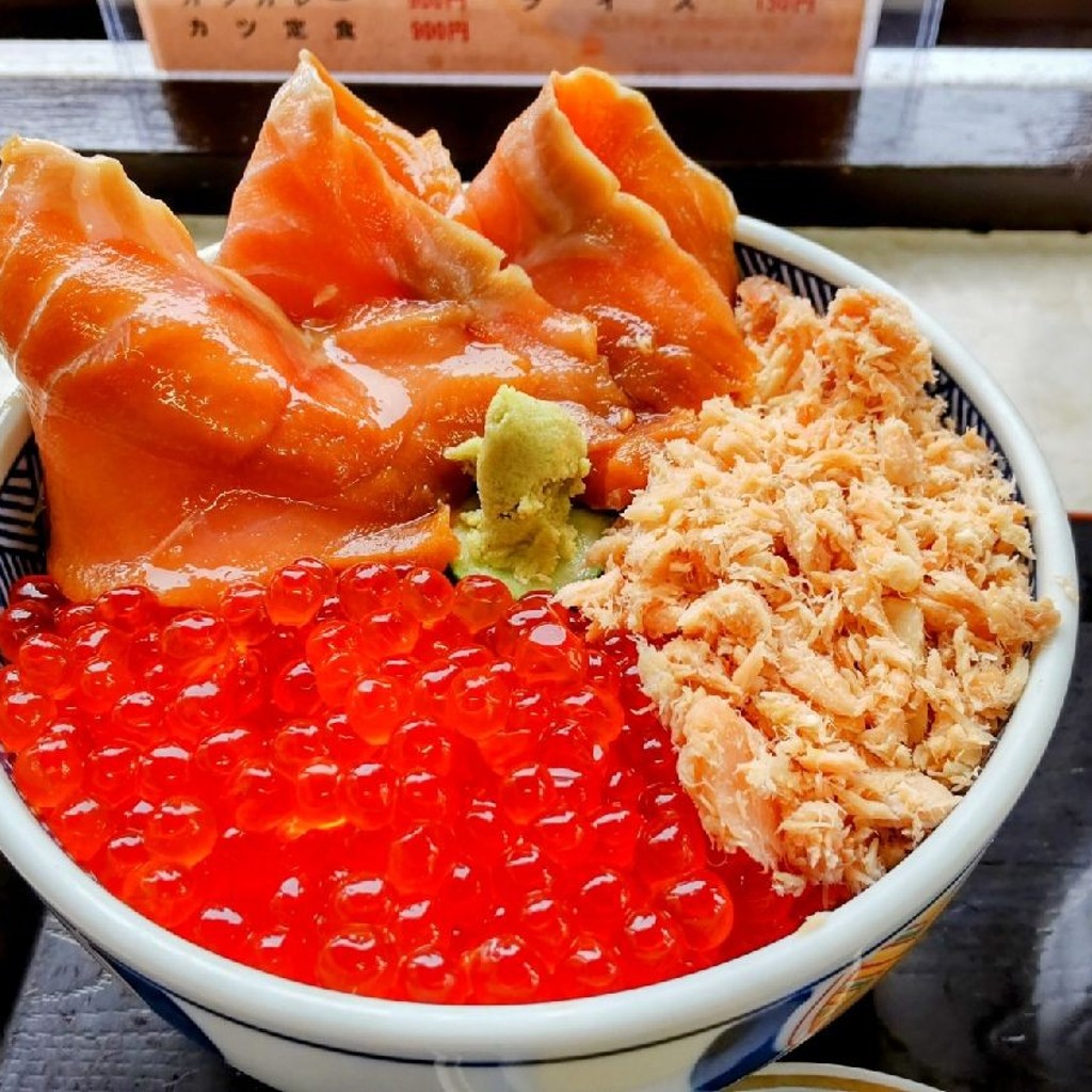 ユーザーが投稿した海鮮丼の写真 - 実際訪問したユーザーが直接撮影して投稿したウトロ東魚介 / 海鮮料理ウトロ漁協婦人部食堂の写真