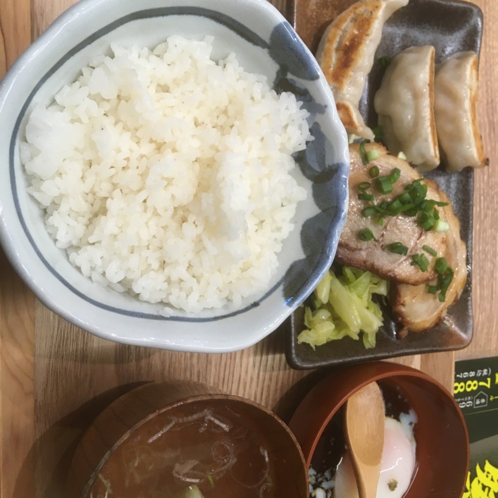 ユーザーが投稿した焼餃子&チャーシユー定食の写真 - 実際訪問したユーザーが直接撮影して投稿した中里餃子肉汁餃子のダンダダン 駒込店の写真