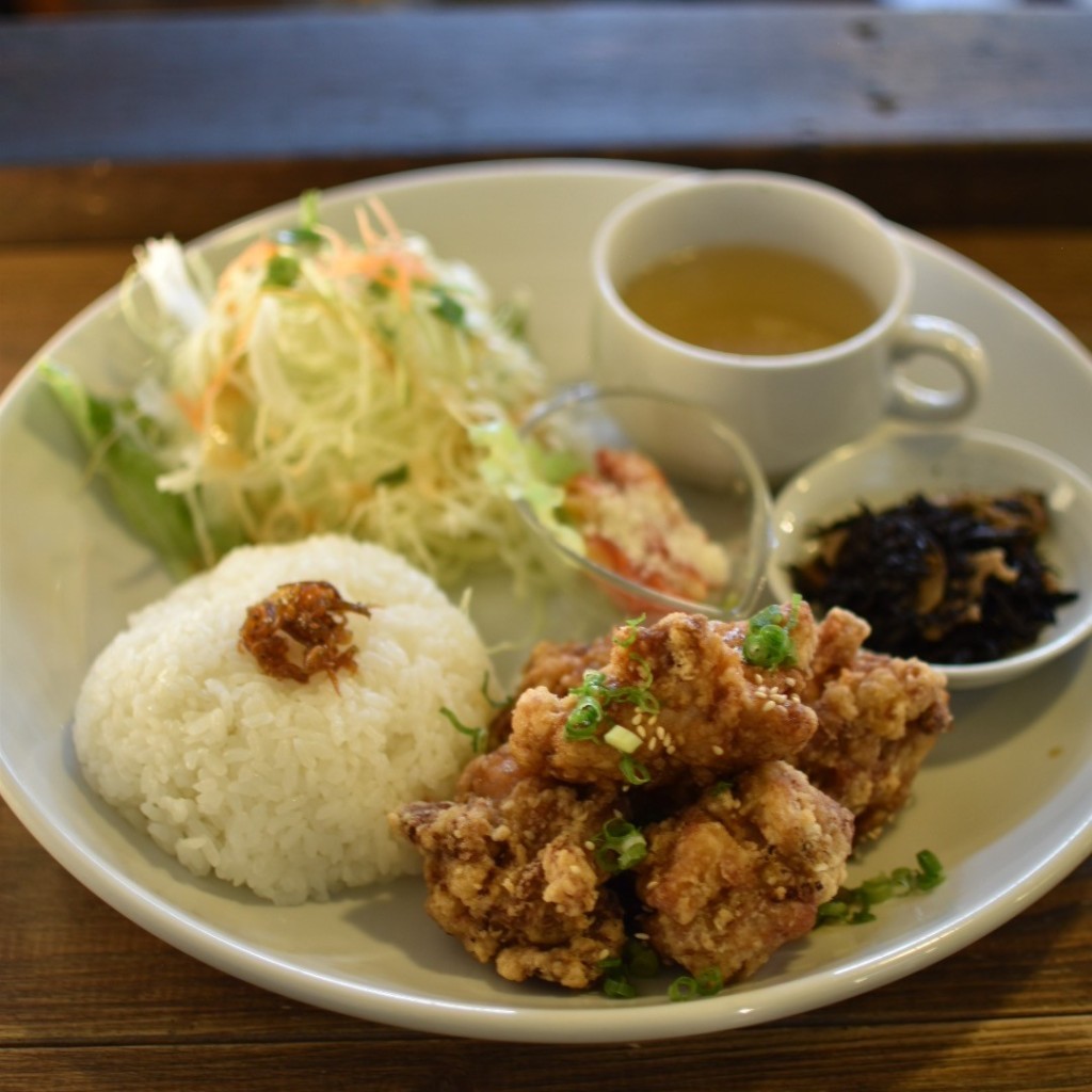 ユーザーが投稿した鶏の唐揚げランチ/チキン南の写真 - 実際訪問したユーザーが直接撮影して投稿した紫野東藤ノ森町カフェさらさ西陣の写真