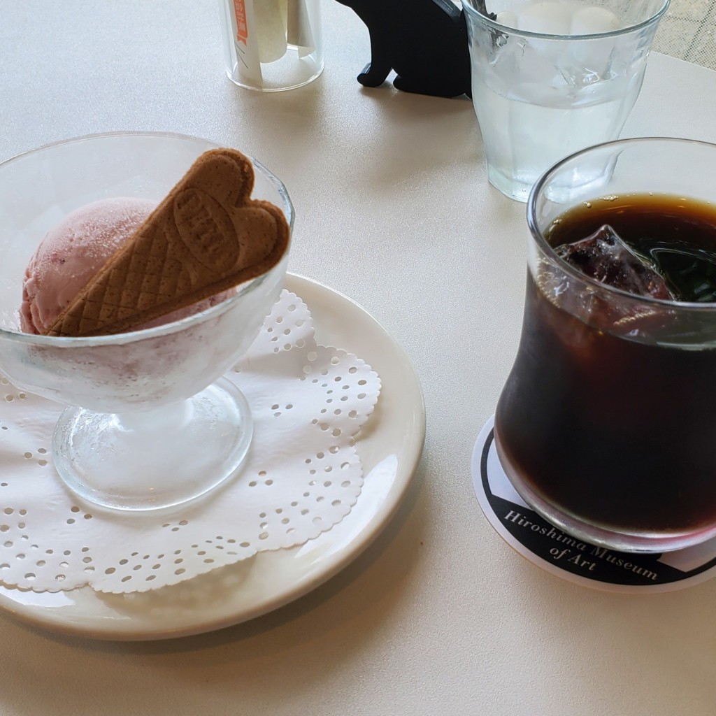 ユーザーが投稿したアイスクリーム(ストロベリー)の写真 - 実際訪問したユーザーが直接撮影して投稿した基町カフェカフェ・ジャルダンの写真