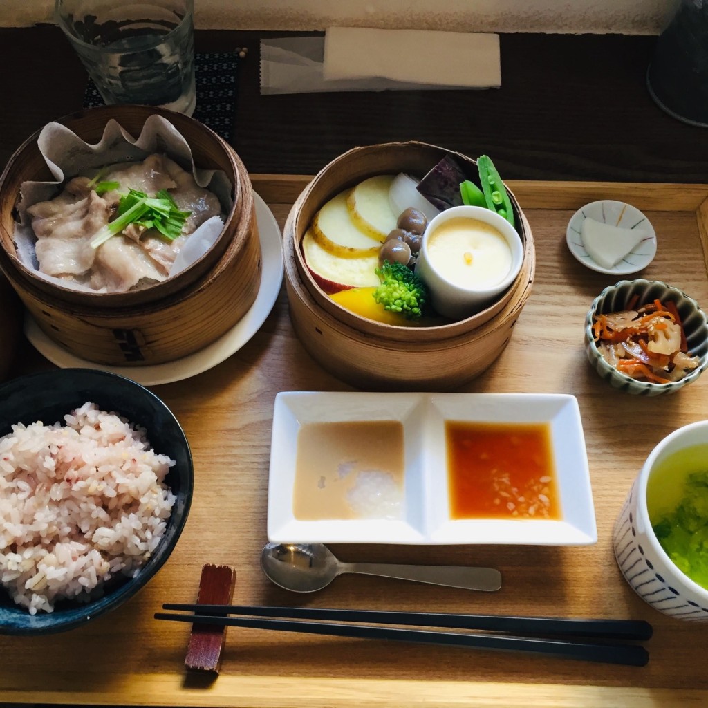 ユーザーが投稿した豚といろどり野菜のせいろ蒸し膳の写真 - 実際訪問したユーザーが直接撮影して投稿した西条本町カフェカフェ トレカサの写真