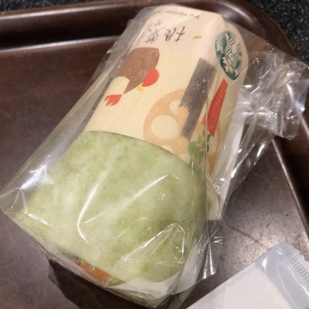 ユーザーが投稿した根菜チキン サラダラップの写真 - 実際訪問したユーザーが直接撮影して投稿した上野カフェスターバックスコーヒー パルコヤ上野店の写真