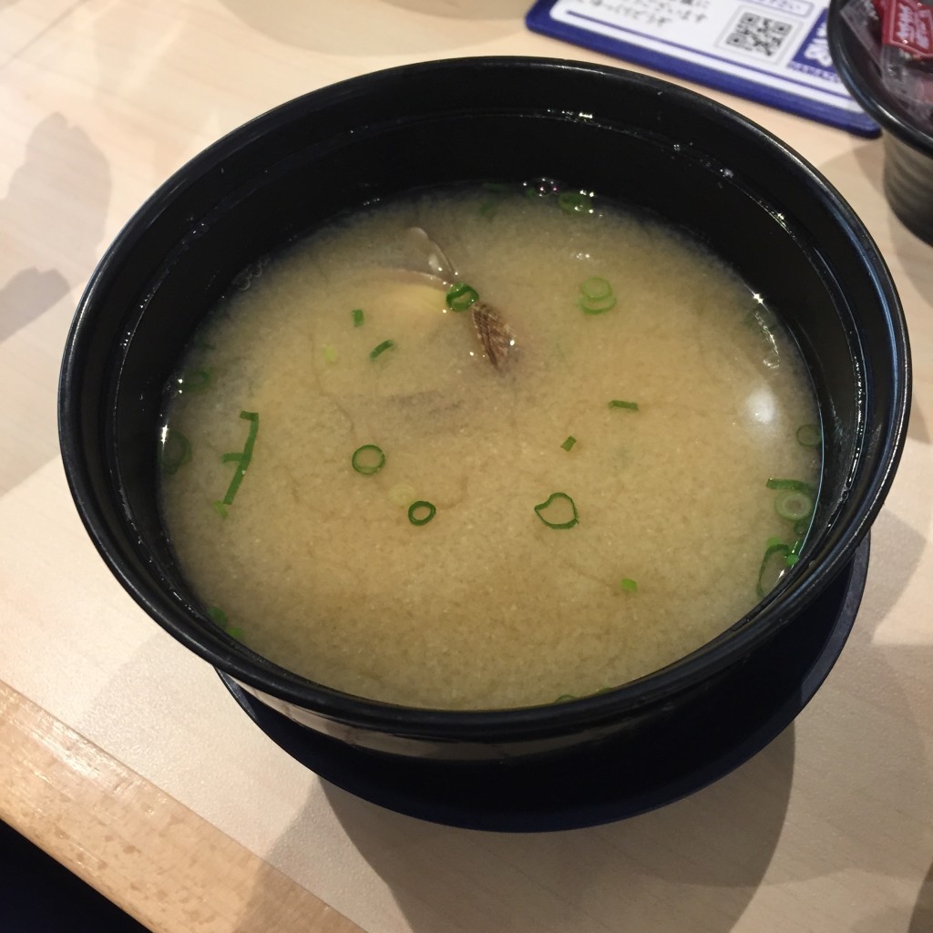 ユーザーが投稿したアサリの味噌汁の写真 - 実際訪問したユーザーが直接撮影して投稿した三吉町南回転寿司はま寿司 福山三吉町店の写真