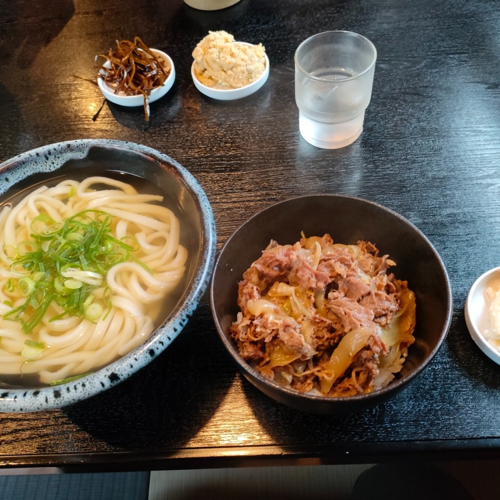 ユーザーが投稿したかけうどん 牛めしセットの写真 - 実際訪問したユーザーが直接撮影して投稿した鵜木うどんあずみうどん 大刀洗本店の写真