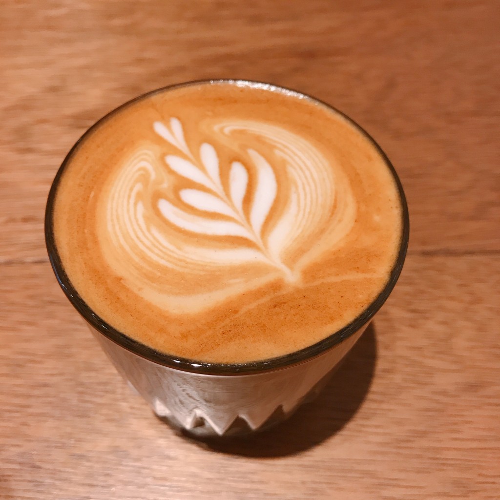 ユーザーが投稿したラテの写真 - 実際訪問したユーザーが直接撮影して投稿した玉川台コーヒー専門店WOODBERRY COFFEE ROASTERSの写真