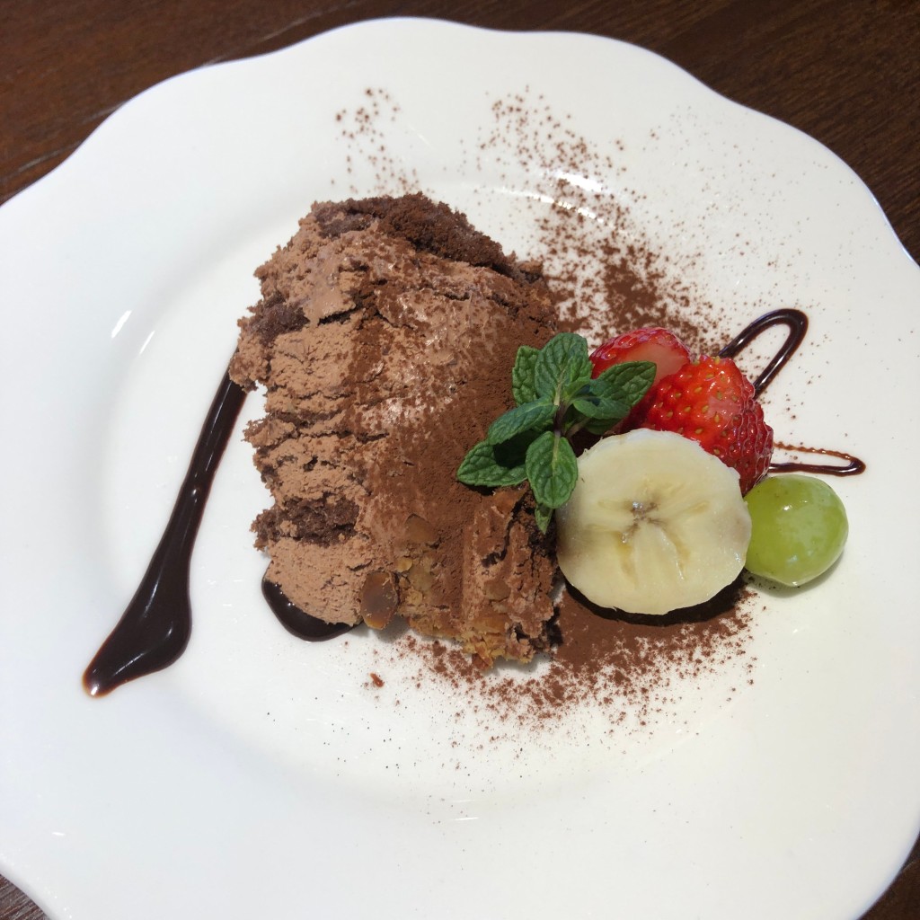 ユーザーが投稿したナッツとチョコレートのケーキの写真 - 実際訪問したユーザーが直接撮影して投稿した西川田町西洋料理レストランフィールドの写真