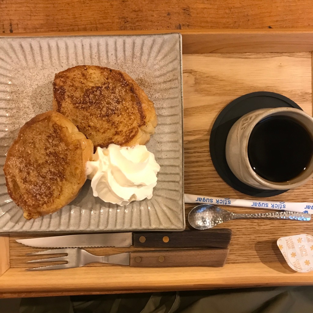 ユーザーが投稿したシナモンフレンチトーストセットの写真 - 実際訪問したユーザーが直接撮影して投稿した宮の町カフェシズク コーヒー ロースターの写真