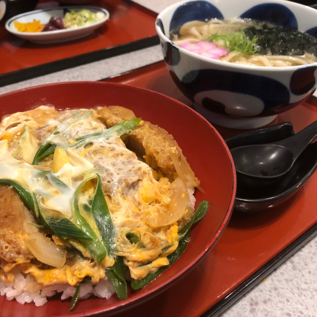 ユーザーが投稿したカツ丼定食の写真 - 実際訪問したユーザーが直接撮影して投稿した斐川町直江うどん手造りうどん  たまき 直江本店の写真